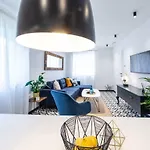Sun And Stone Apartment